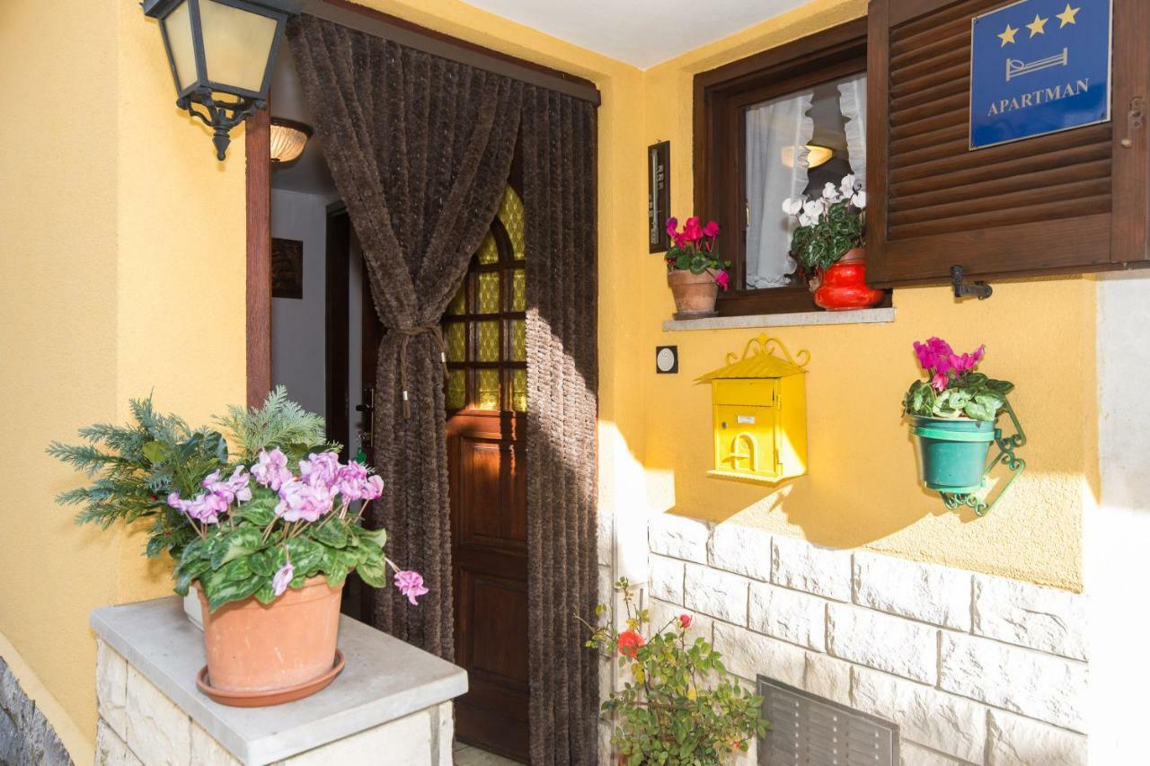 Comfy And Warm Ap With Balcony Surrounded With Beautiful Nature Lovran Exterior photo